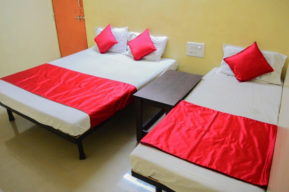 Hotel Gourav Palace Shirdi Bagian luar foto